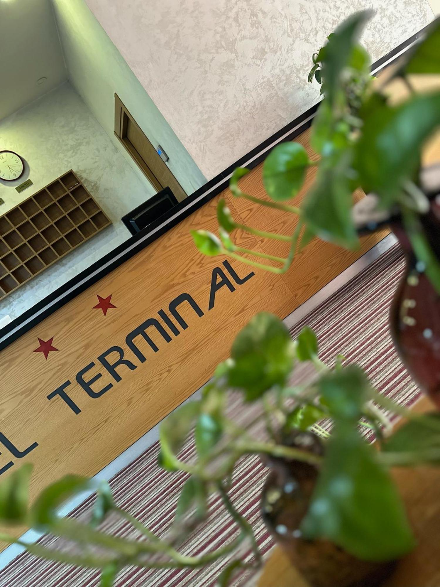 Hotel Terminal Tirana Bregu i Lumit Exterior photo