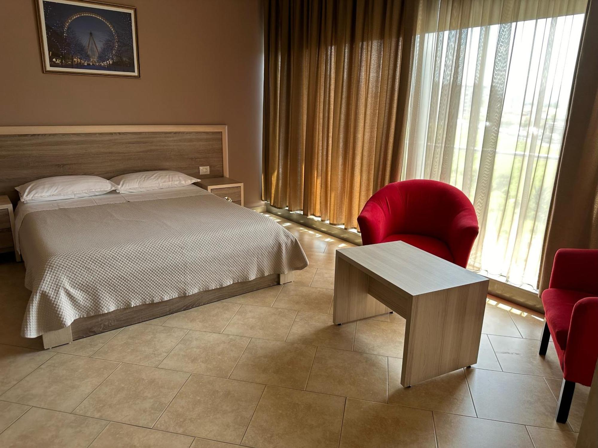 Hotel Terminal Tirana Bregu i Lumit Exterior photo